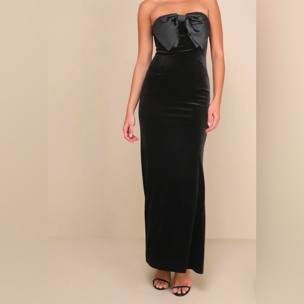 Lulu’s size small, black velvet bow dress.